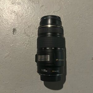Canon EF 75-300mm 1:4-5.6 IS